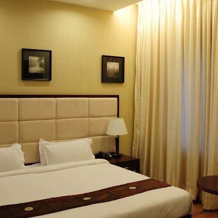 Lotus Park Hotell Bangalore Exteriör bild