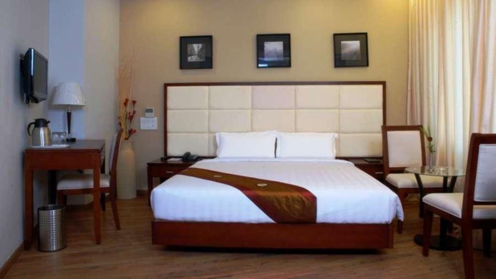 Lotus Park Hotell Bangalore Exteriör bild