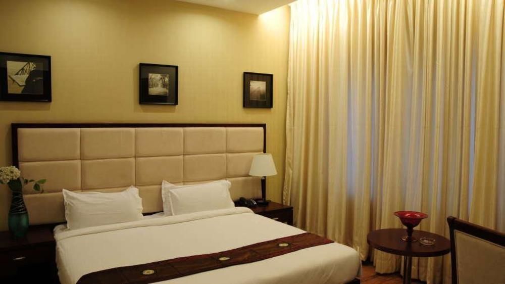 Lotus Park Hotell Bangalore Exteriör bild