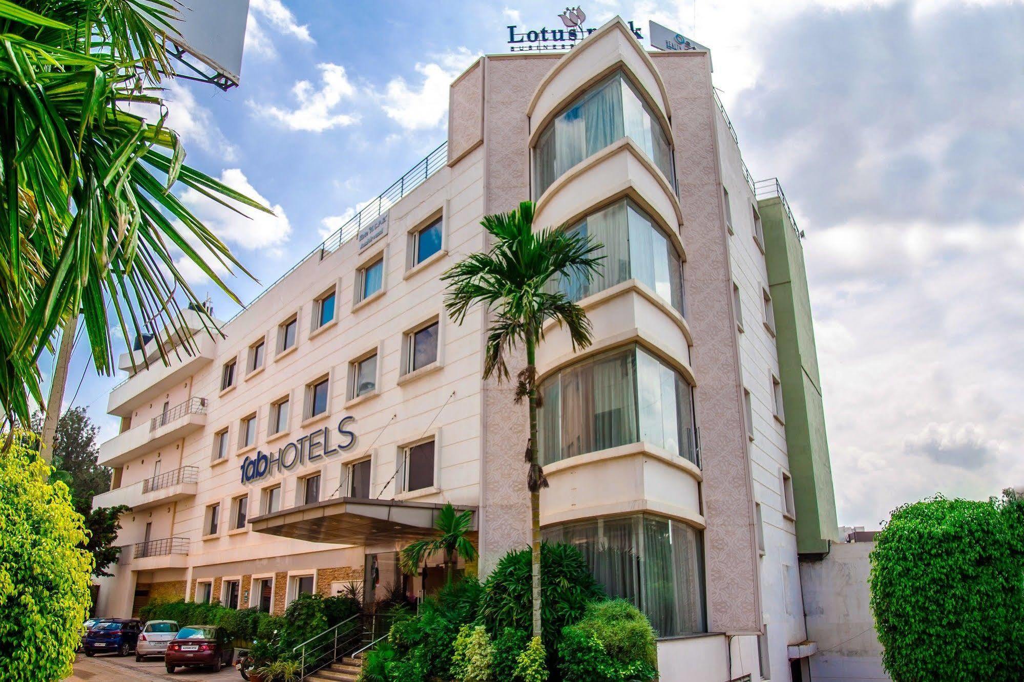 Lotus Park Hotell Bangalore Exteriör bild