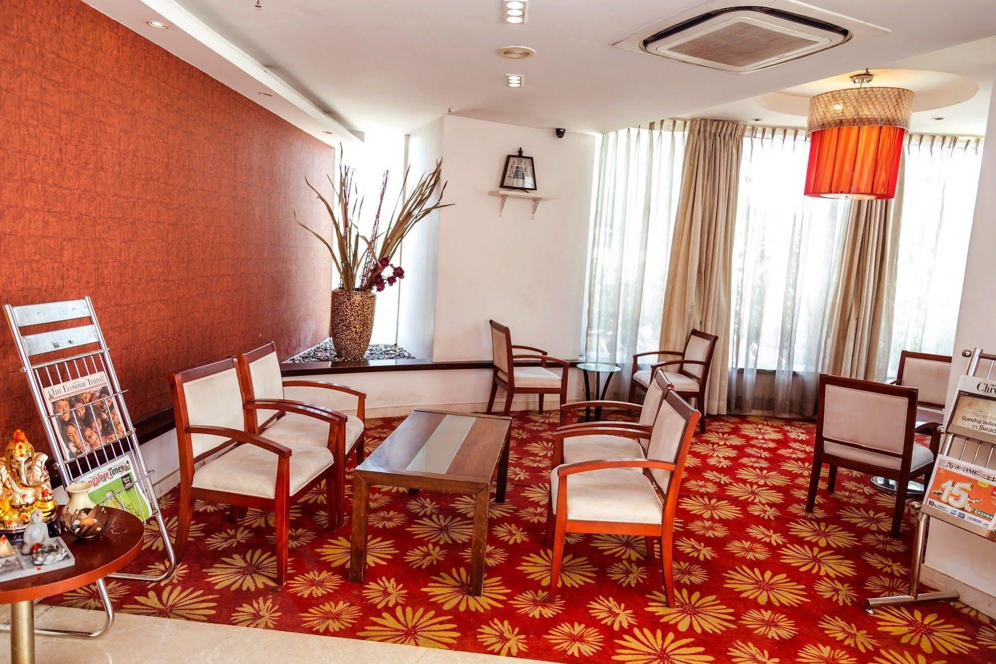 Lotus Park Hotell Bangalore Exteriör bild