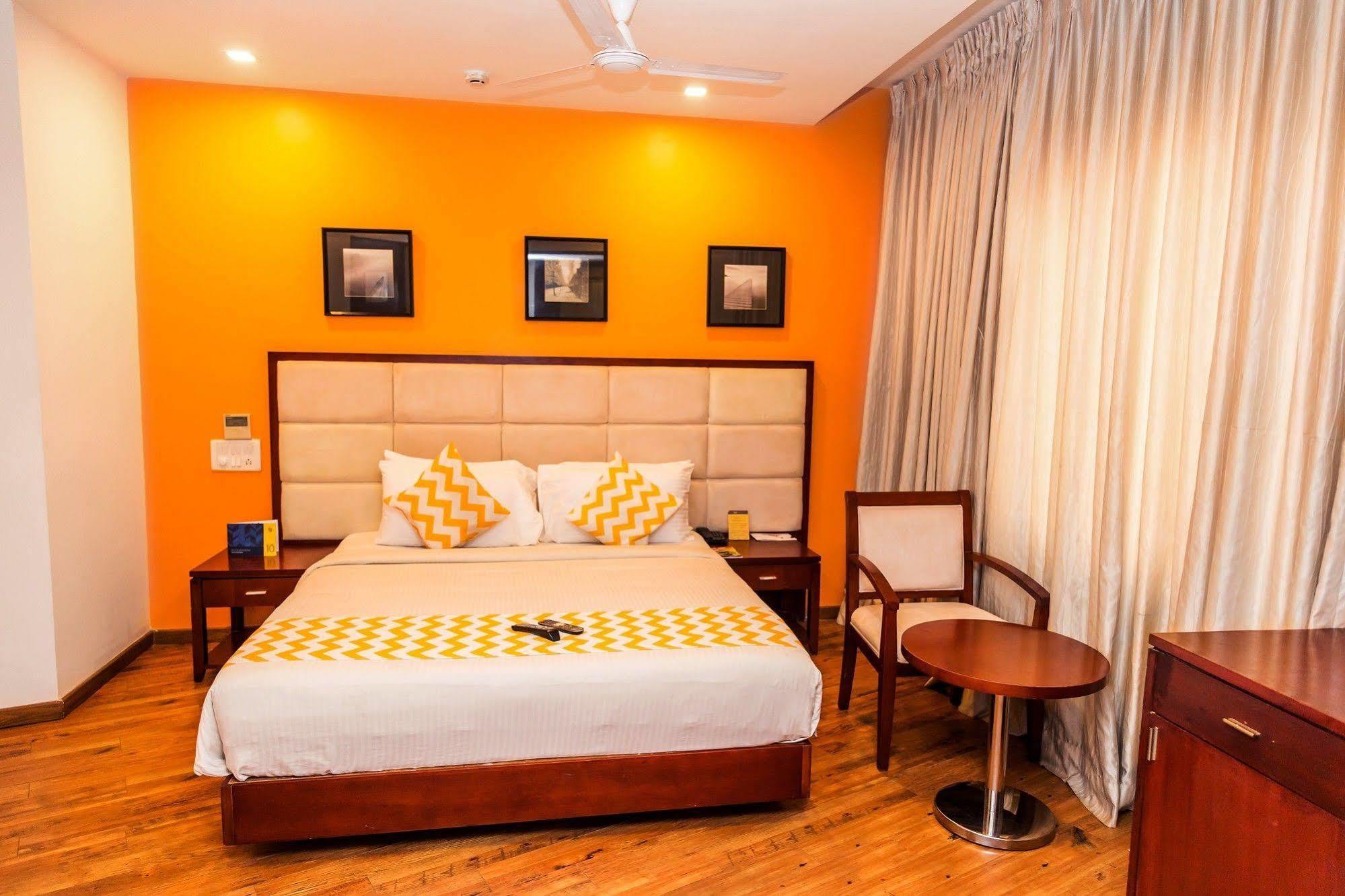 Lotus Park Hotell Bangalore Exteriör bild