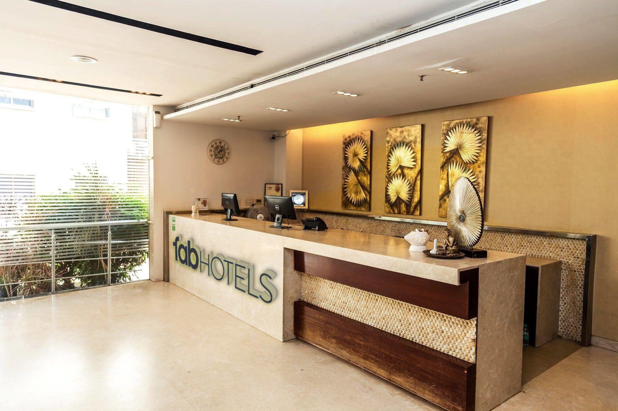 Lotus Park Hotell Bangalore Exteriör bild