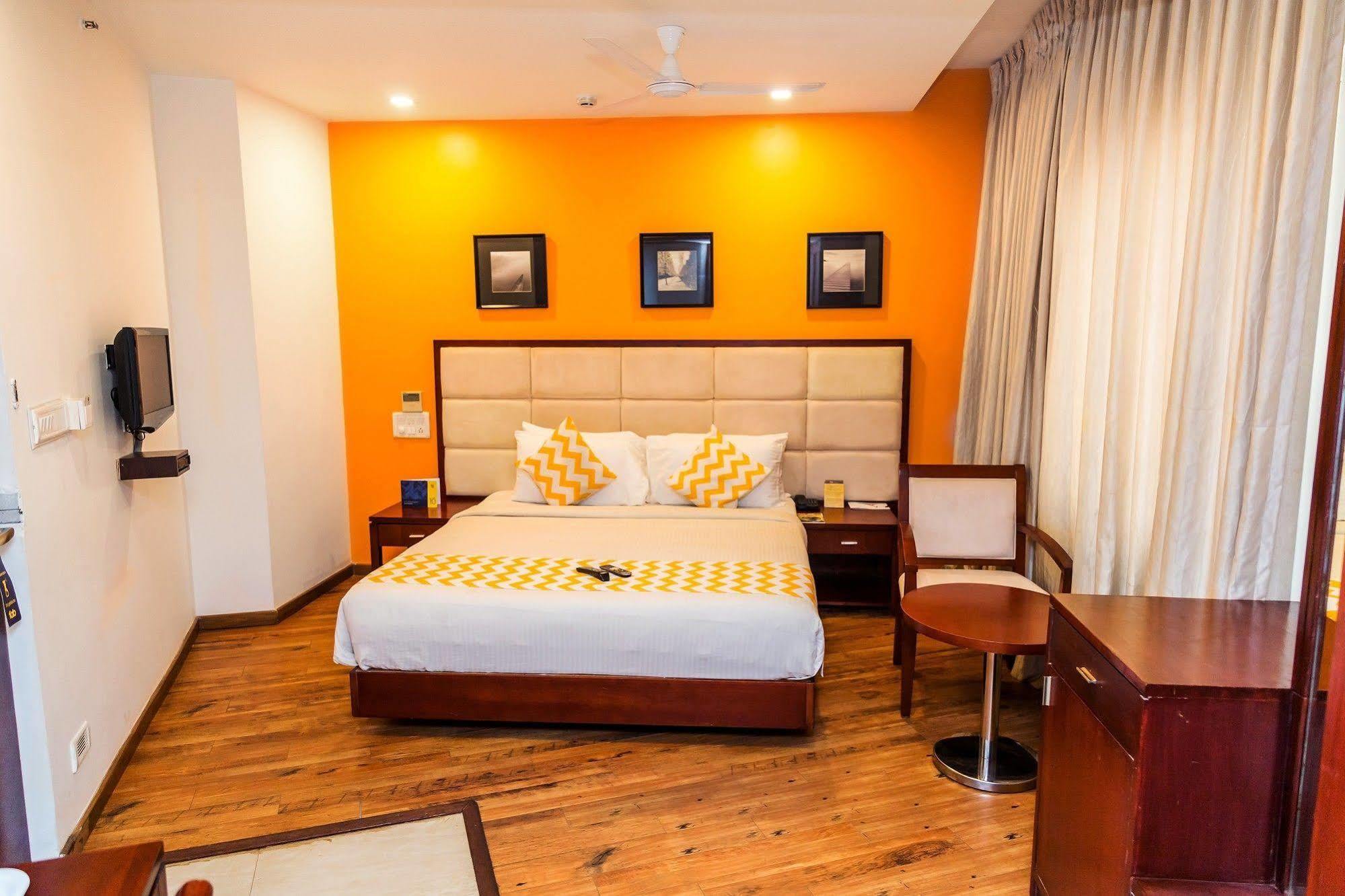 Lotus Park Hotell Bangalore Exteriör bild