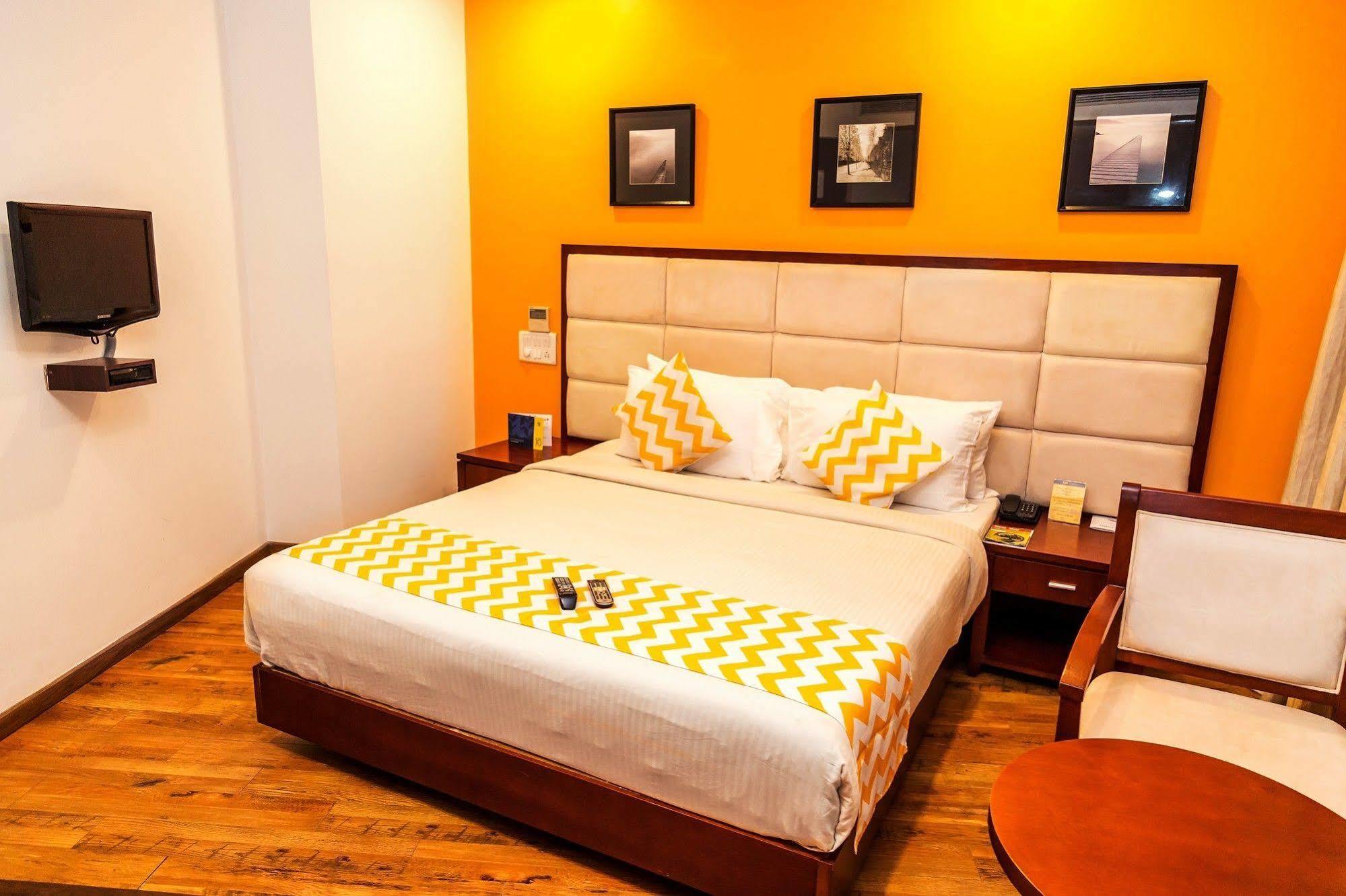Lotus Park Hotell Bangalore Exteriör bild