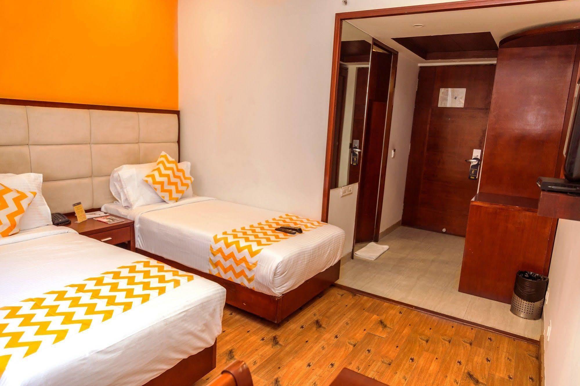Lotus Park Hotell Bangalore Exteriör bild