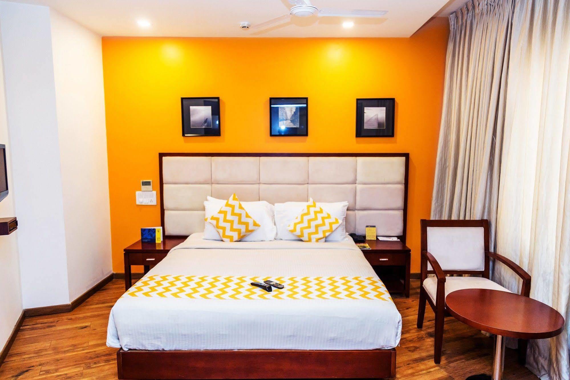 Lotus Park Hotell Bangalore Exteriör bild