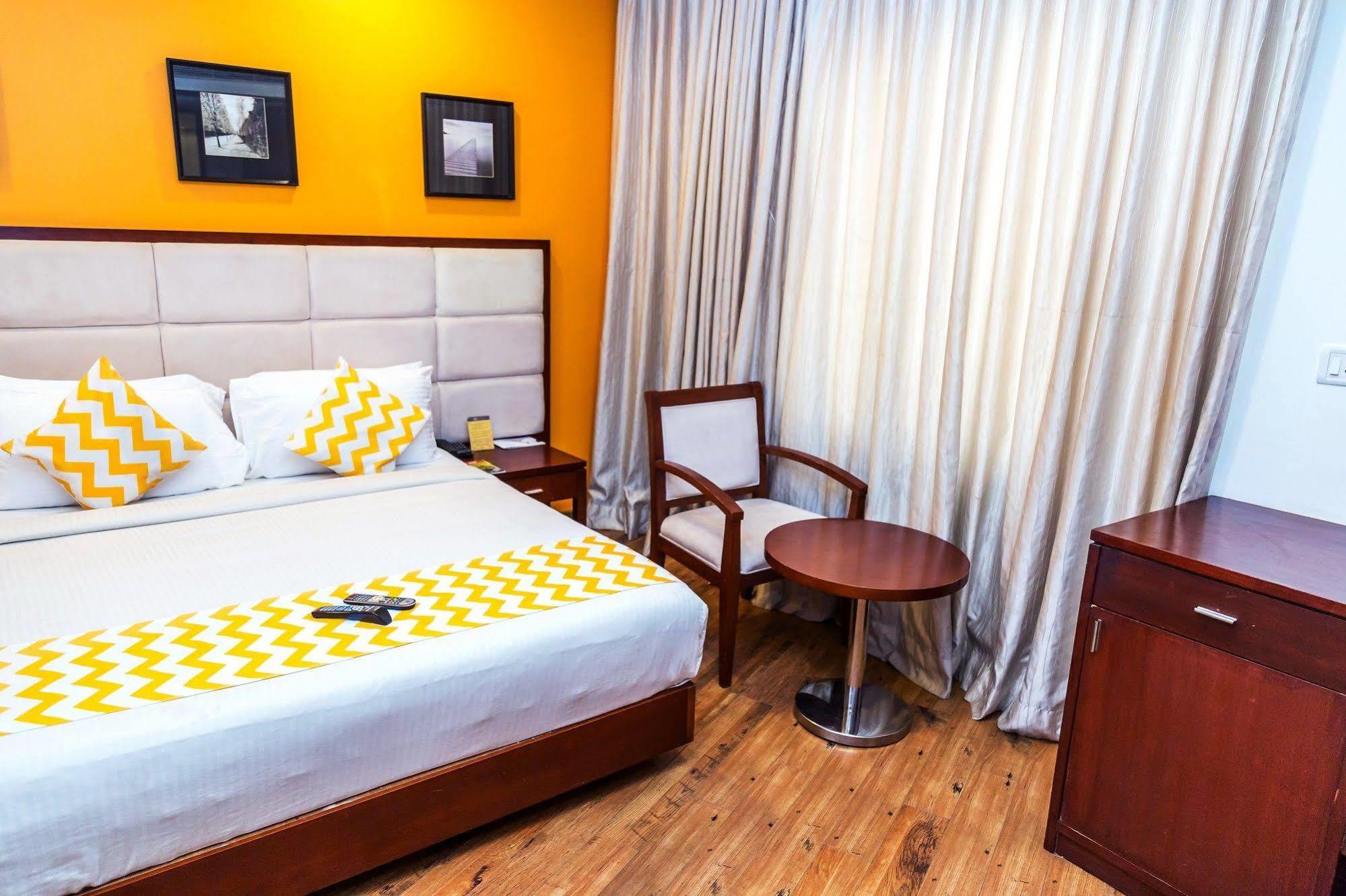 Lotus Park Hotell Bangalore Exteriör bild