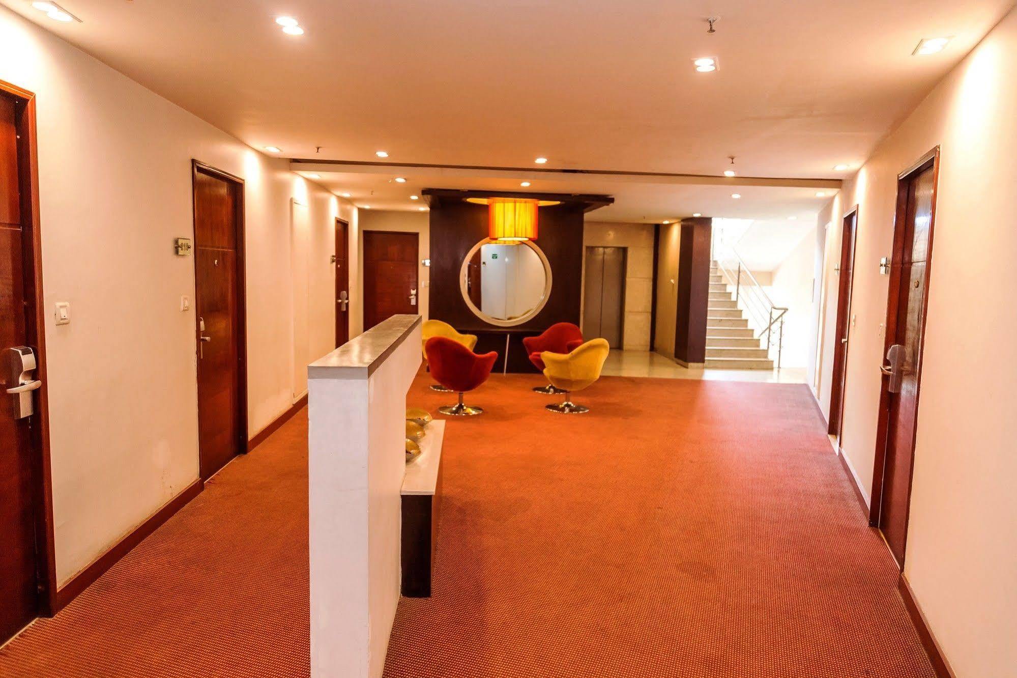 Lotus Park Hotell Bangalore Exteriör bild